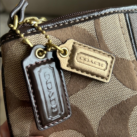 EUC Coach Large Wristlet - Picture 3 of 10